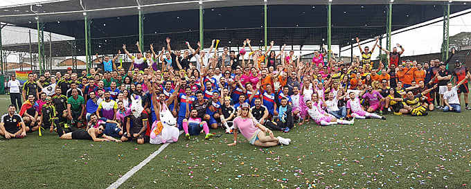 Atletas comemoram a segunda edição da Champions Ligay, em Porto Alegre