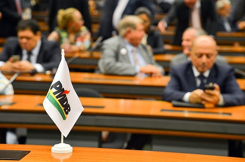 O PMDB oficializou, nesta terça-feira (29), a saída da base aliada do Governo.