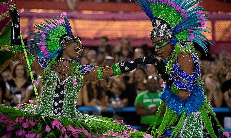Mangueira levou à Sapucaí o samba-enredo “História pra ninar gente grande”