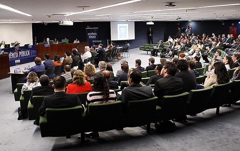 Ministra do STF disse que 'censura não se debate, se combate'