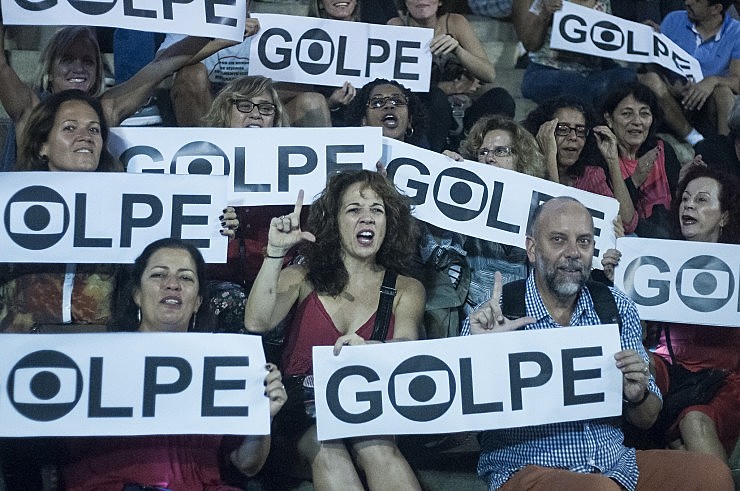Rede Globo dedicou 33 minutos e 32 segundos para falar do ex-presidente Lula, enquanto Aécio Neves teve metade do tempo