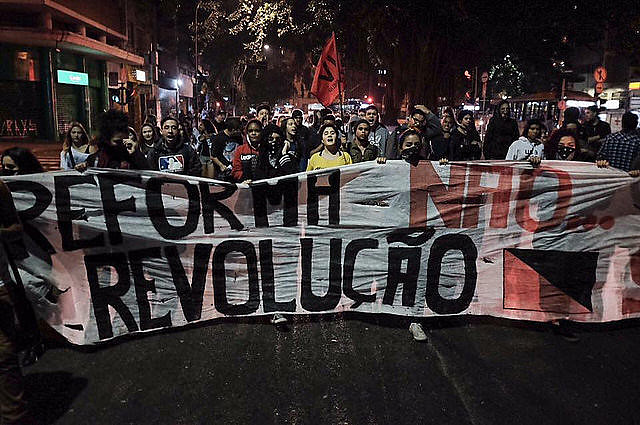 Estudiantes protestan en São Paulo contra la reforma de la enseñanza media