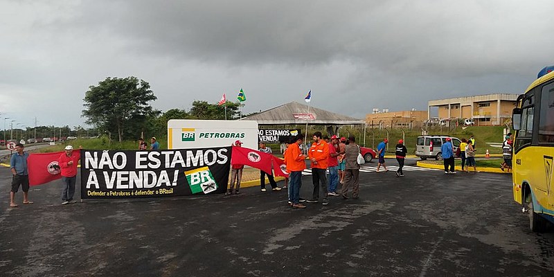 Entrada da refinaria foi obstruída para garantir paralisação da categoria