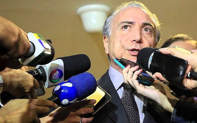 Michel Temer já acumula escândalos, crises políticas e impopularidade crescente em duas semanas de governo interino