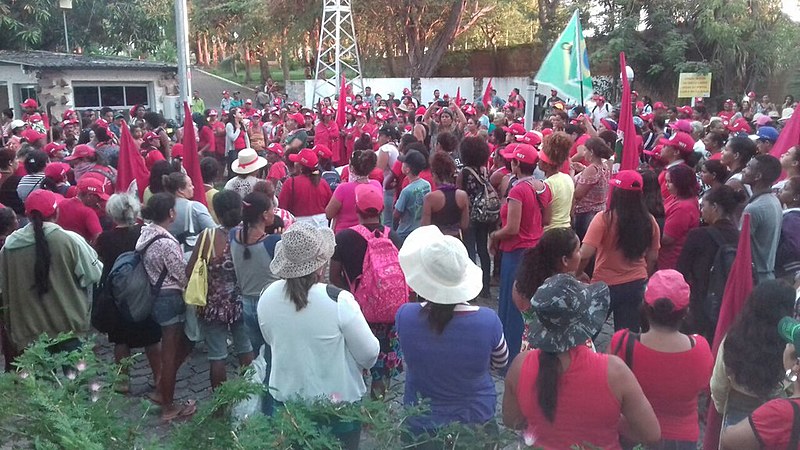 Mais de duas mil trabalhadoras sem terra protestaram contra a privatização da Chesf e a exploração comercial da água