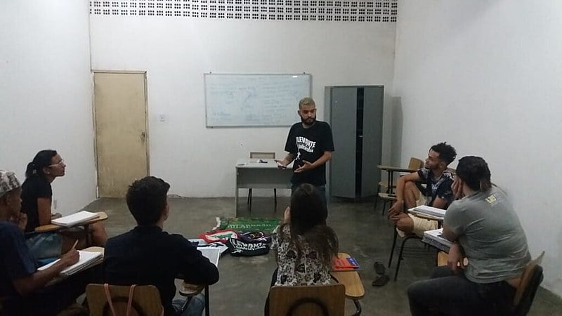 Aulas foram ministradas para estudantes do bairro Monte Santo, em Campina Grande.