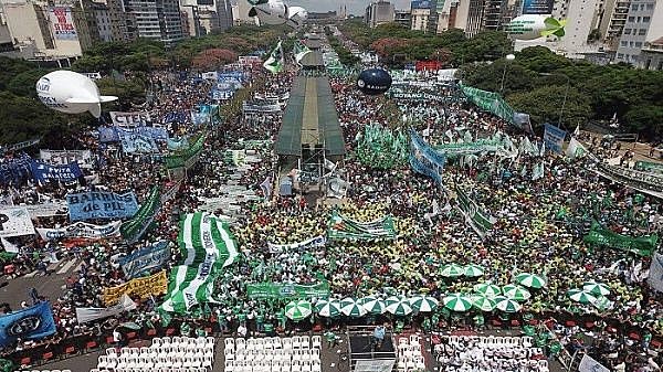 Cerca de duzentas mil pessoas estiveram presentes na manifestação em Buenos Aires, capital do país