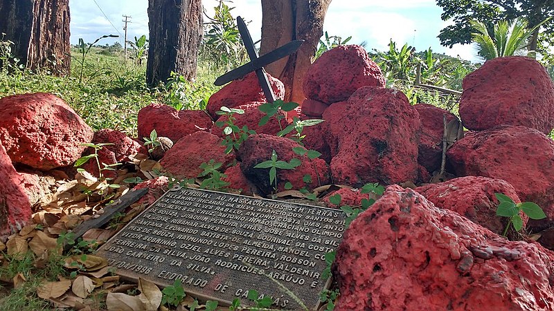Placa homenageia os 19 sem-terra mortos em Eldorado de Carajás, em 1996