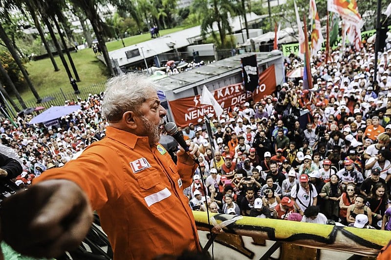 Lula participa de ato da Frente Brasil Popular na cidade do Rio de Janeiro