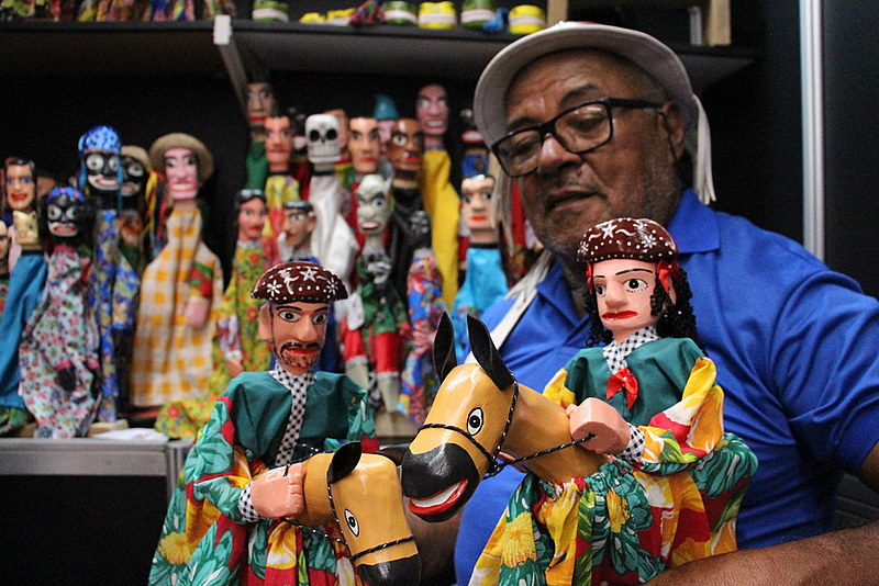 Mestre José Lopes da Silva, aos 68 anos, é reconhecido como patrimônio vivo da cultura pernambucana