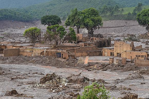 MP encontrou provas de que em quatro ocasiões chegou a suspender as operações da barragem de Fundão