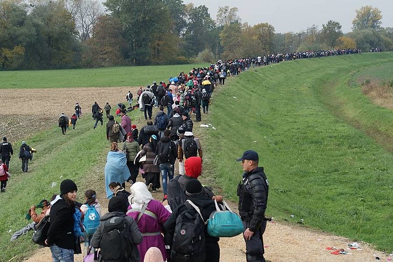 Refugiados sírios tentando entrar na Europa, em outubro de 2015