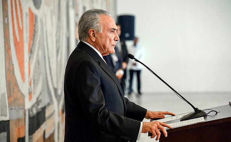 Temer foi hostilizado ao aparecer no local do incêndio e desabamento de um prédio em São Paulo