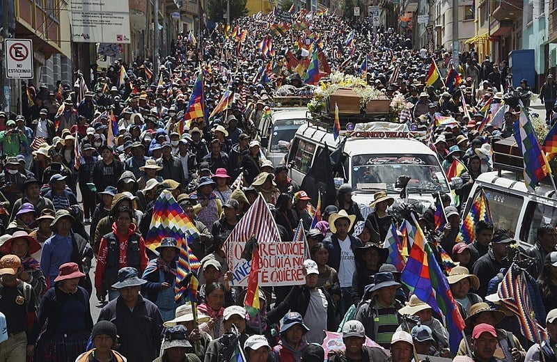 "Vamos descer vestidos de preto e vamos caminhar com nossos mortos", disse um dos dirigentes do movimento
