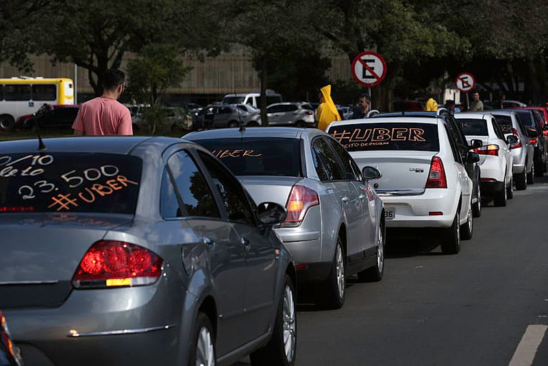 Motoristas do Uber protestaram contra a votação do PL 5.587/16 em Brasília na última terça-feira (4)