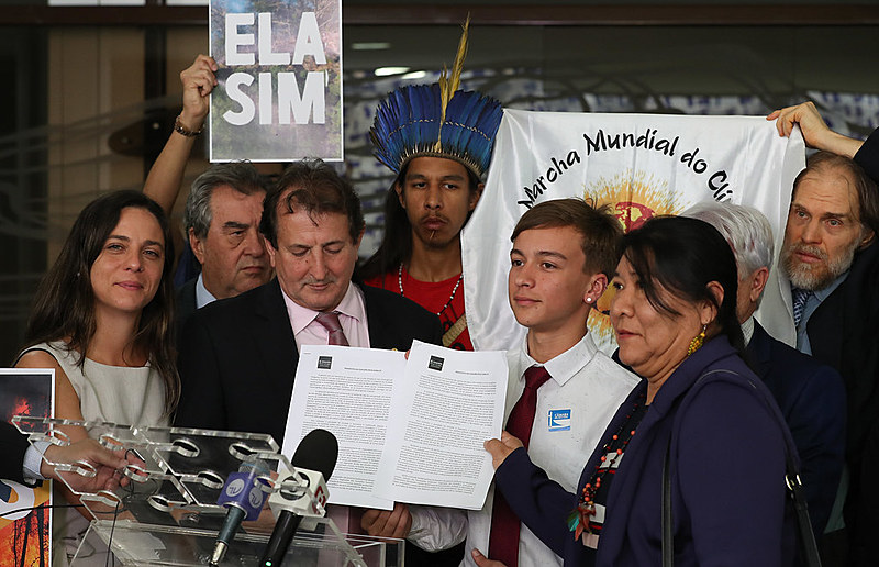 Em coletiva de imprensa, lideranças da sociedade civil entregaram manifesto a parlamentares na Câmara dos Deputados