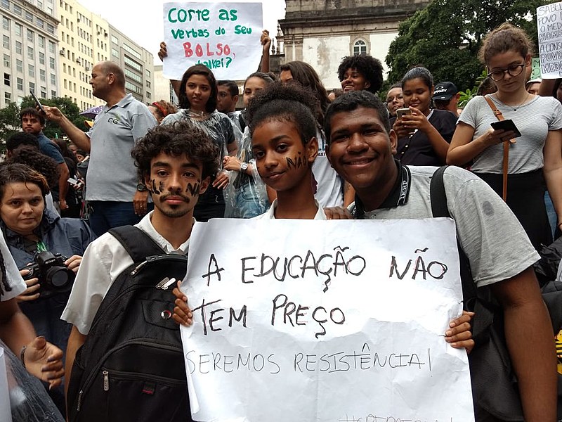 Segundo a organização do ato, 200 mil pessoas estiveram nas ruas do Centro do Rio