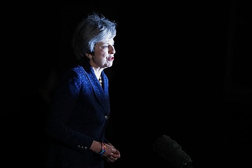 May não poderá ter sua liderança contestada em pelo menos um ano