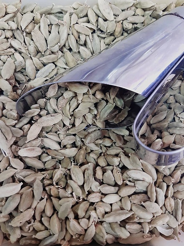 O cardamomo pode ser encontrado em semente ou em pó