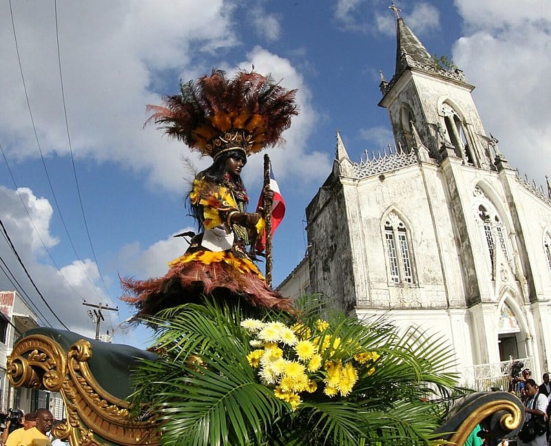 Cortejo passa pelas ruas de Salvador, na comemoração do Dois de Julho