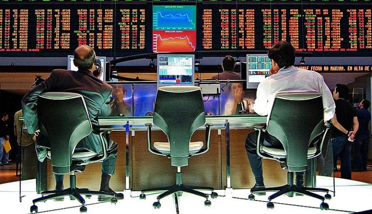 Ganho com dólar horas antes de tarifaço vai gerar pedido de CPI sobre informação privilegiada