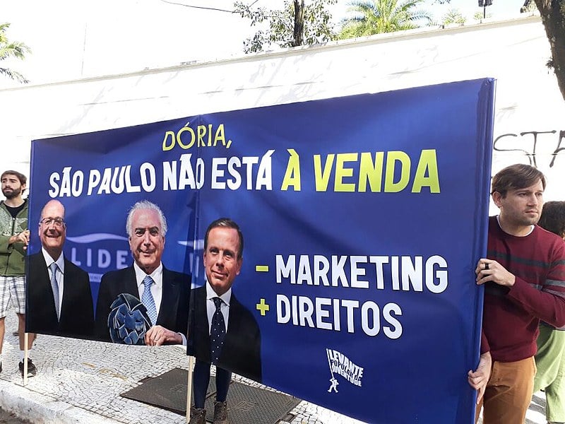Escracho foi realizado neste sábado contra desmonte das políticas públicas na cidade