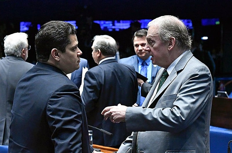 Presidente do Senado, Davi Alcolumbre, e relator da reforma, Tasso Jereissati, estão entre principais articuladores da proposta na Casa