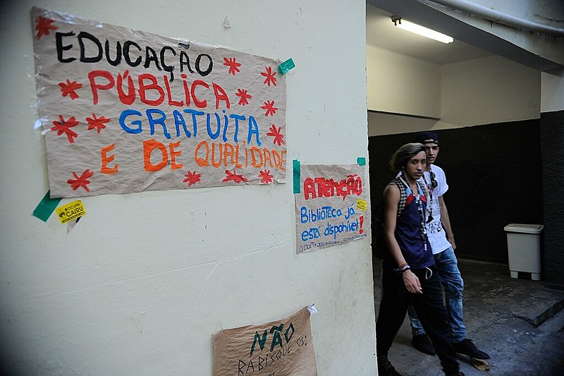 Segundo pesquisador, a crise educacional no Brasil, mais que um problema de descaso, é um projeto político com objetivos bem definidos