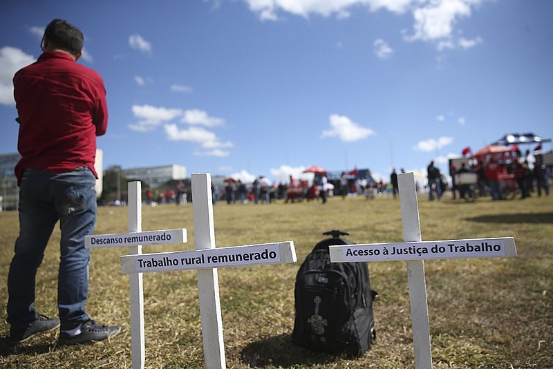 Integrantes de Centrais Sindicais ocupam Congresso em protesto contra a reforma trabalhista