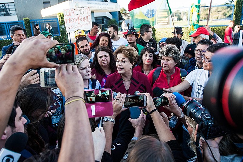 A ex-presidente Dilma revelou não chorar por dificuldades pessoais, como o golpe ou a tortura, mas chora pela injustiça com Lula