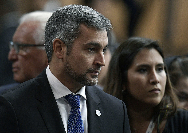 Um pedido de impeachment foi apresentado no dia 1º de agosto, mas foi frustrado pela retirada de apoio da bancada Honor Colorado