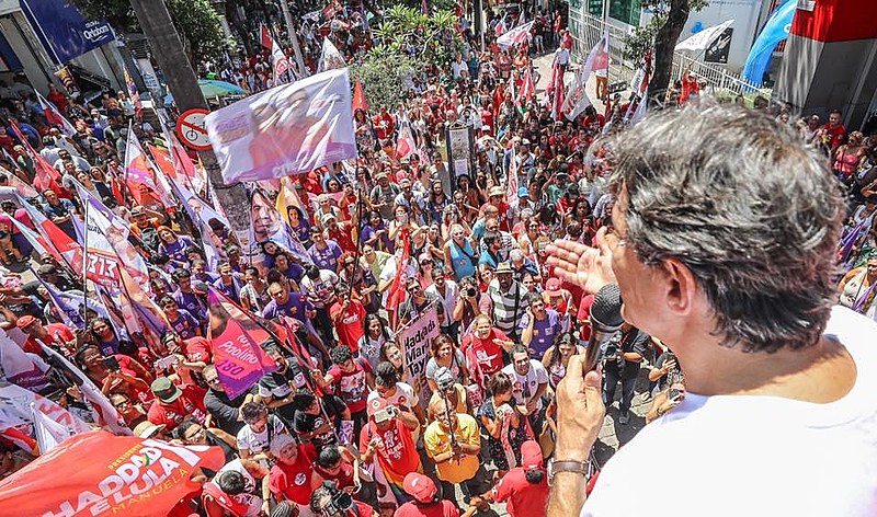 Fernando Haddad speaks to supporters