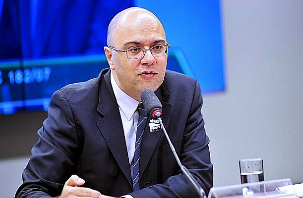 "O Bolsonaro poderia ter formado uma potência no campo da direita, mas ele não conseguiu", afirma Nicolau