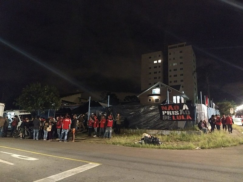 Acordo que resultou na transferência do acampamento para três quadras da PF também deveria garantir segurança aos acampados