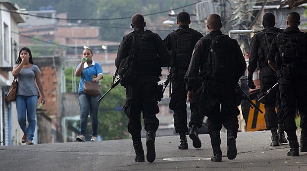 Segundo o relatório, Witzel desarticulou as operações policiais no estado do Rio e fez com que a polícia agisse com menos inteligência