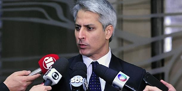 Líder da oposição na Câmara, Alessandro Molon (PSB-RJ), durante coletiva de imprensa