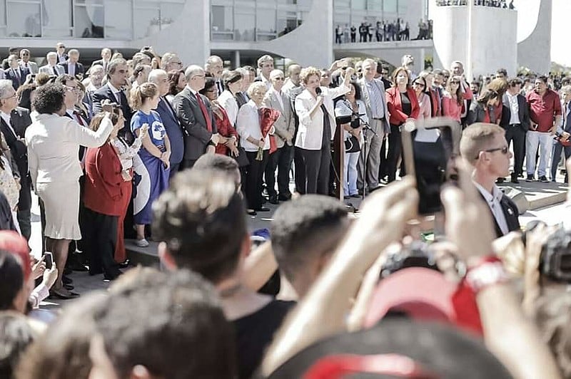 Tanto Dilma em seu discurso, quanto a Frente Brasil Popular, pediram que a população continue na luta pela democracia