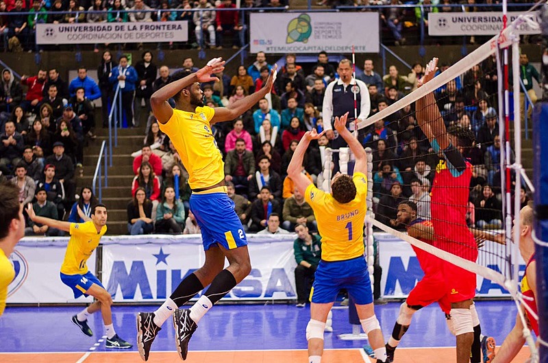 Na última partida da primeira fase, Brasil fez 3 sets a 0 sobre a Colômbia