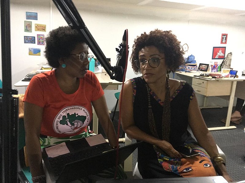 O Programa Brasil de Fato Pernambuco é veiculado ao vivo na Rádio Clube 720 AM, das 14h às 15h, de segunda a sexta-feira.