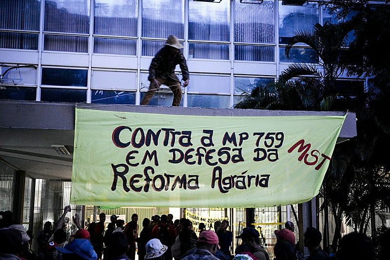 Ministério da Fazenda amanheceu ocupado nesta quarta-feira (15) em ato contra reforma da Previdência