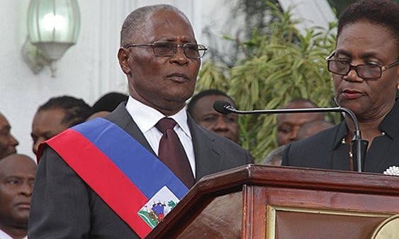 Em fevereiro, o então presidente do Senado, Jocelerme Privert, assumiu interinamente a Presidência do Haiti