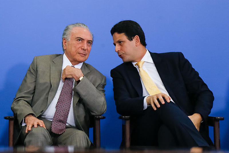 O presidente Michel Temer (à esquerda) e o ministro tucano Bruno Araújo
