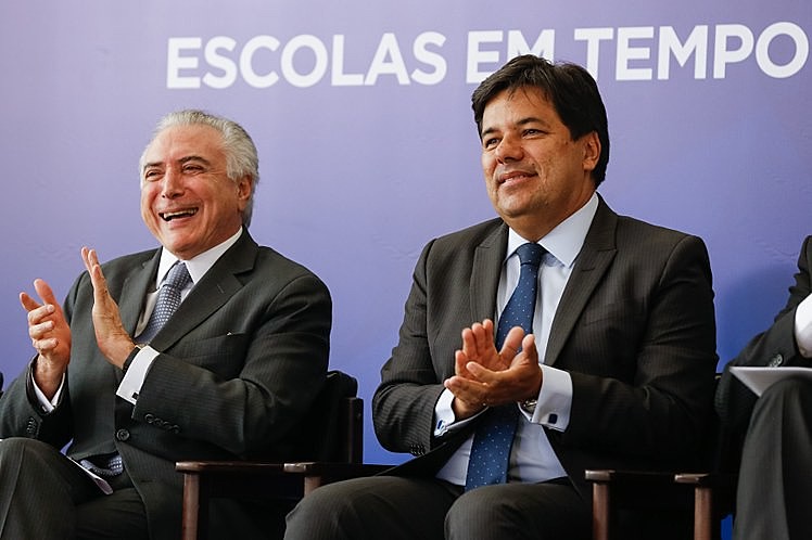 Os candidatos ao senado Mendonça Filho (DEM) e Bruno Araújo (PSDB) também escondem que foram ministros de Temer até poucos meses atrás