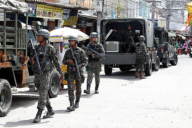 Soldiers conduct operation in Nova Holanda, Maré slum complex; report shows operations are ineffective
