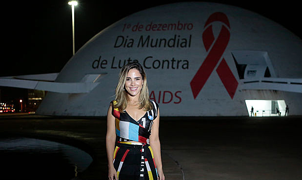 Cantora Wanessa Camargo postou foto em suas redes sociais com a hastag da campanha #DezembroVermelho