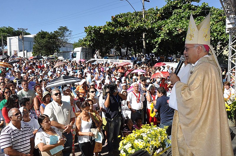 É costume um ato político antes da abertura de cada missa, quando as organizações se unem para lutar pelos direitos humanos