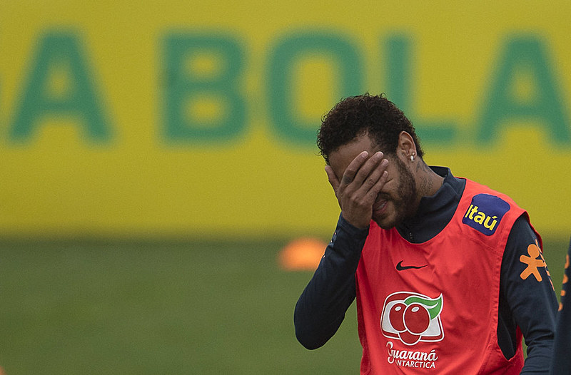 Neymar segue rotina de treinos, jogos e compromissos publicitários