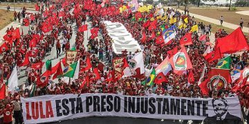 Marcha no dia do registro da candidatura de Lula, no último dia 15
