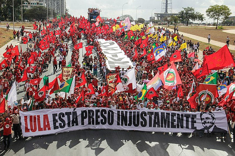 Marcha no dia do registro da candidatura de Lula, no último dia 15