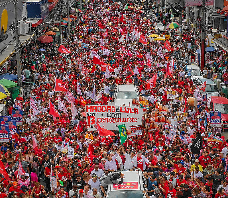 Ato de encerramento da campanha de Fernando Haddad (PT), em Feira de Santana (BA), neste sábado (6)
